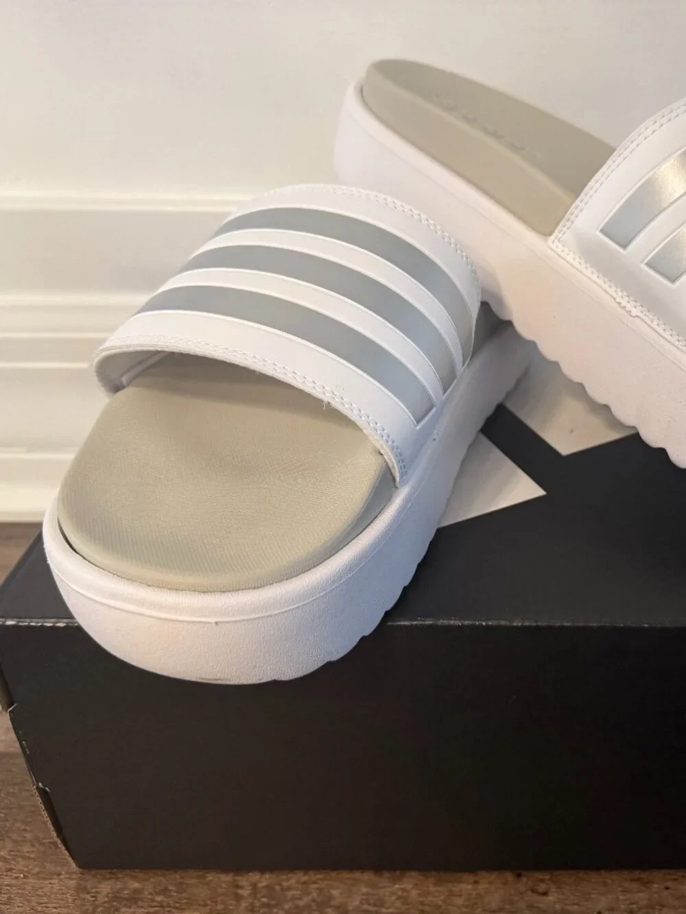 Adidas Adilette Platform Slides in Cloud White / Silver Metallic Women's 9 - Picture 2 of 7